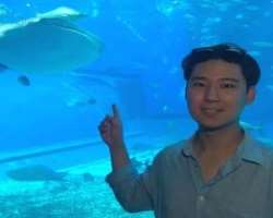 He went to see Okinawa Churaumi Aquarium in October 2019.